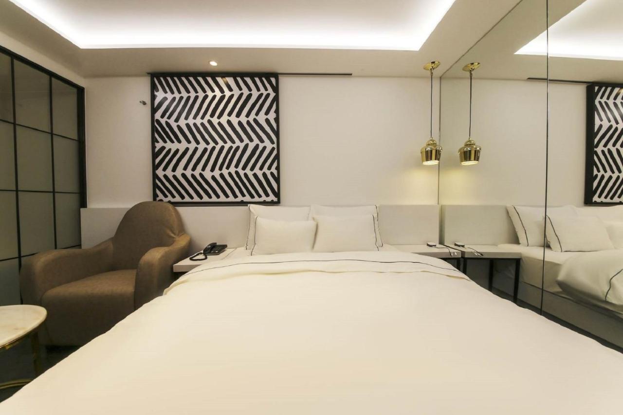 Forestar Hotel Sinchon Seul Esterno foto